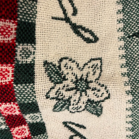 Holiday Tapestry Blanket with Red and Green Design Train Full Fringe 45/54 Couch - Picture 11 of 12